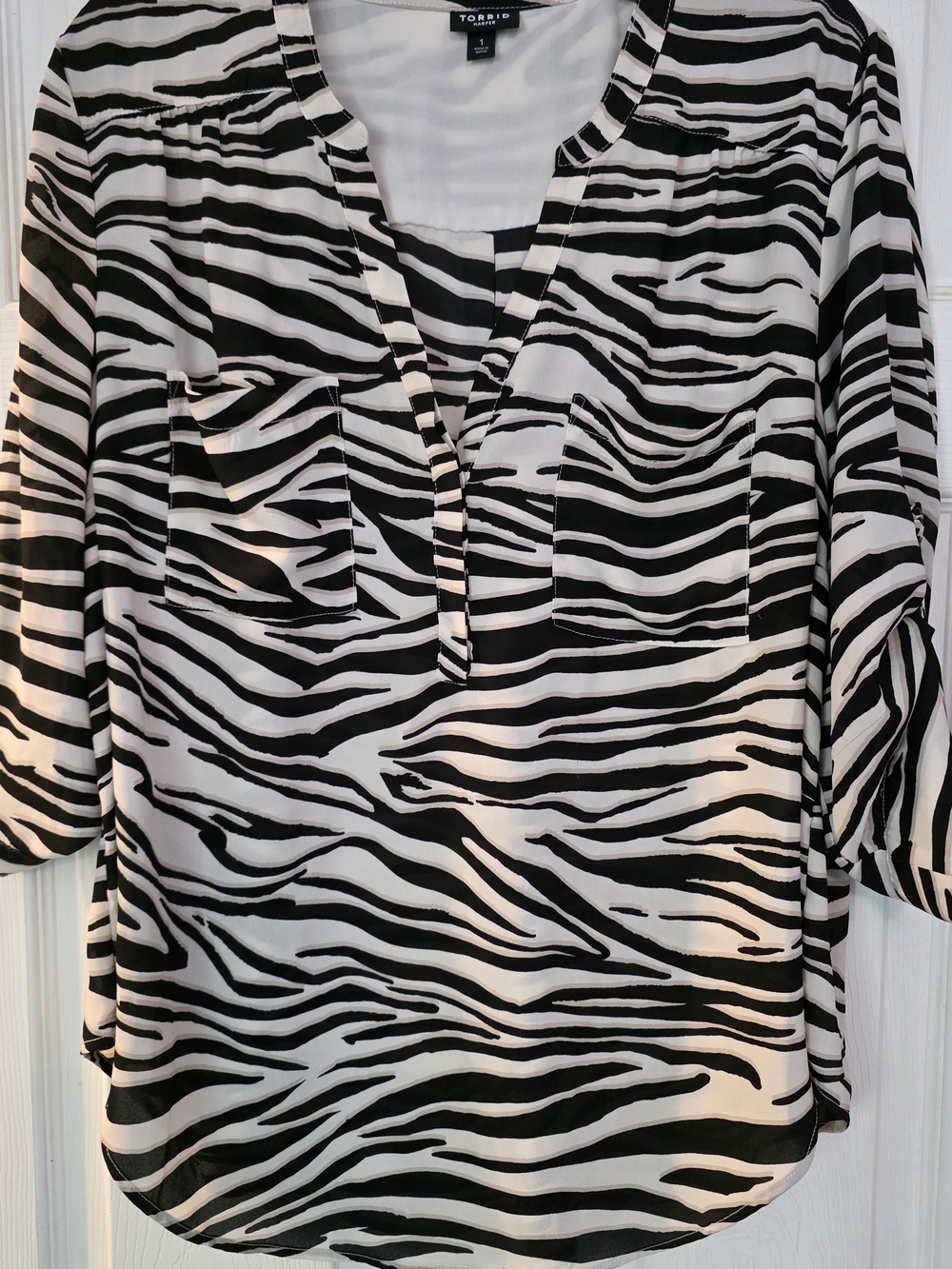 Torrid Harper, Sz 1, EUC Zebra Print Split V-Neck With 3/4 Sleeves